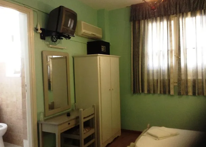 호텔 Haritos - Geothermal Hot Swimming Pool Skála