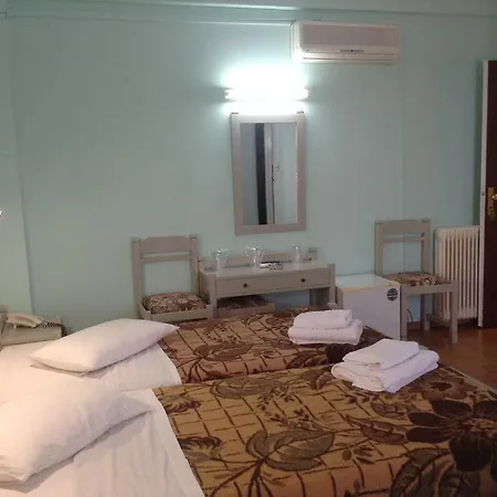 Haritos - Geothermal Hot Swimming Pool Hotel Mandraki (Nisyros)