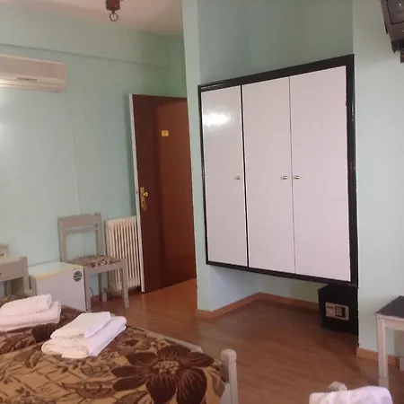 Haritos - Geothermal Hot Swimming Pool Hotel Mandraki (Nisyros)