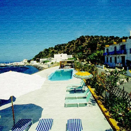 Haritos - Geothermal Hot Swimming Pool Hotel Mandraki (Nisyros)