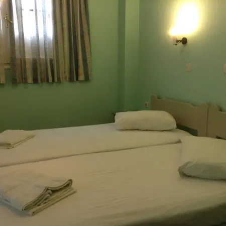 Hotel Haritos - Geothermal Hot Swimming Pool Mandraki (Nisyros)